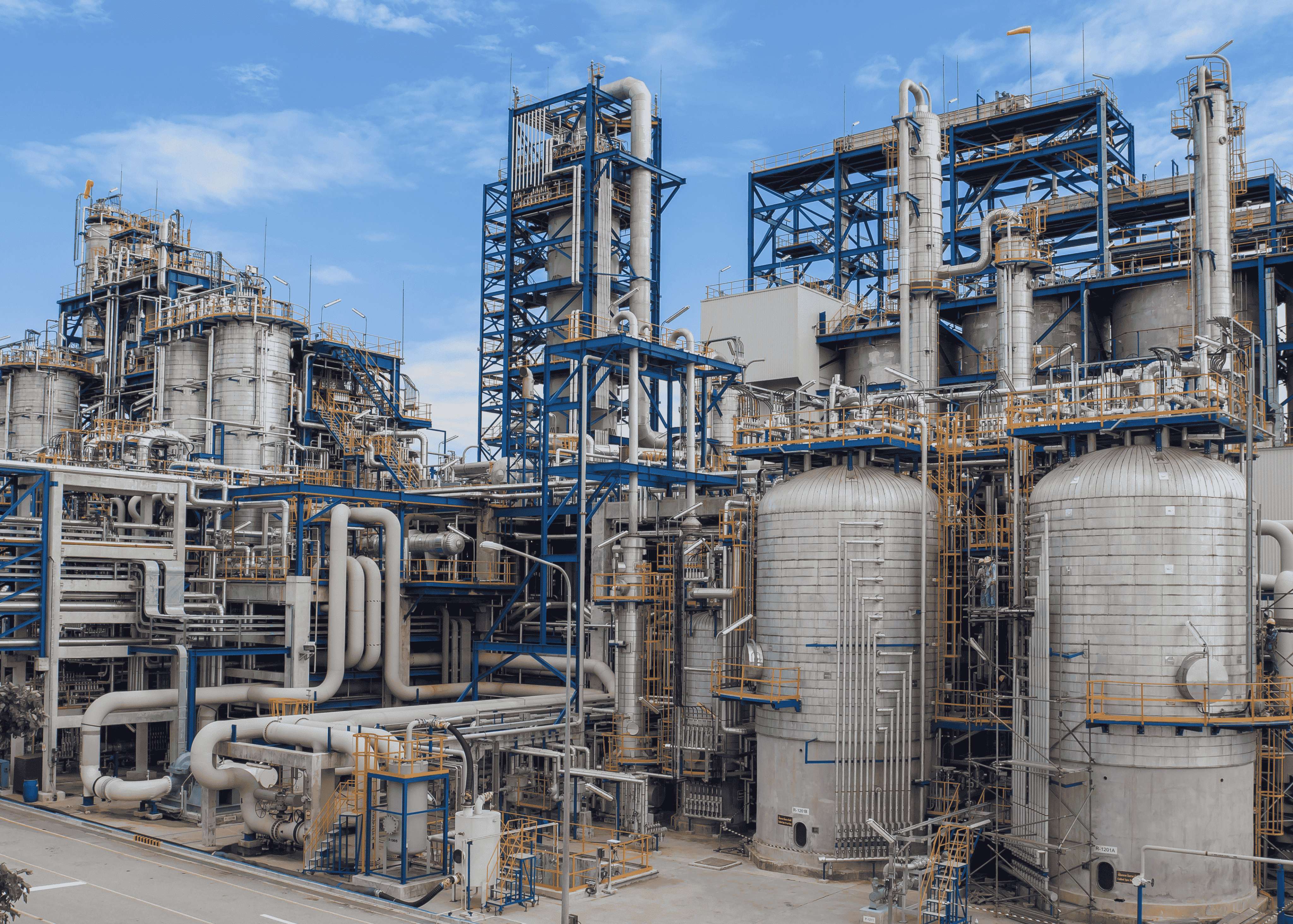 BOZP v rafinérii v Nemecku: pravidlá, ktoré najprv brzdia… a potom zrýchľujú